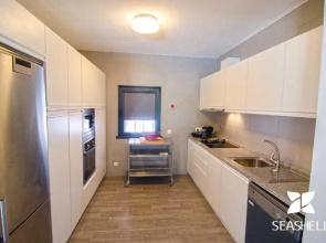 Perfect Retreat Overlooking Pinhal Golf Course, Private Pool, Off-street Parking
