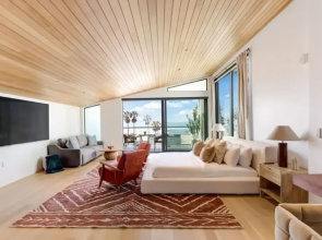 The Santa Monica Sunset - Beachfront Luxury