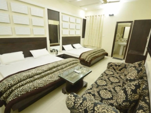 Capital O 9235 Hotel Nayyar