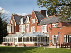 DoubleTree by Hilton St. Anne's Manor