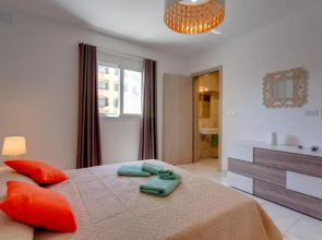 Luxury 2 Bedroom Apartment by the Sea