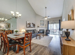 Lakefront Branson Penthouse w/ Resort Amenities!