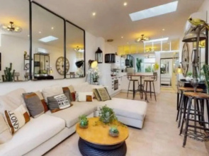 BANDOL Magnifique appartement en RDC cour sans vis à vis 5mn plage
