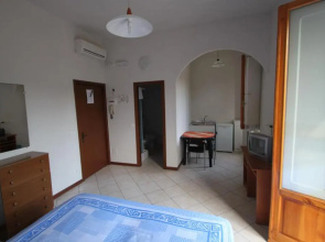 Scuole Bed and Car