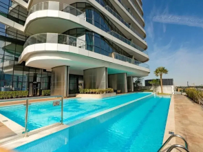 Downtown Dubai | Walk to Dubai Mall + Burj Views