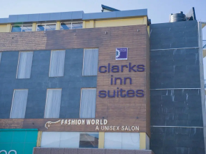 Hotel Clarks Inn Suites Kangra