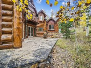 Endless Trails Cabin 4 Bedroom Home by Redawning