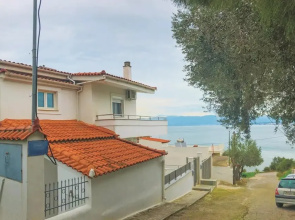 Stunning Home in Chalkida With 3 Bedrooms and Wifi
