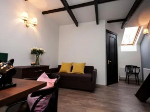 La Maison Hotel