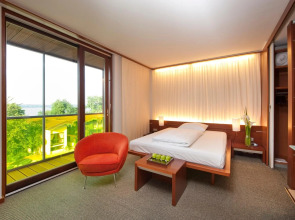 Marina Hotel
