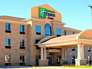 Holiday Inn Express & Suites Bonham by IHG