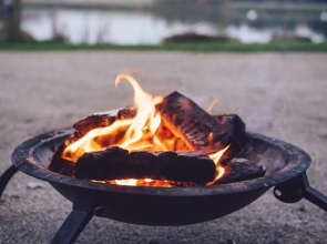 Camping Pod Near Lake - Campsite