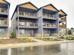 Columbia River Views: Spacious Hammond Getaway!