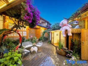 Lijiang Dahuamao Inn