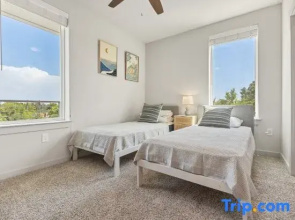 Luxury 3-BR Apartment