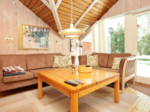 Peaceful Holiday Home in Humble With Beach