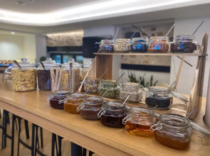 NLH MONASTIRAKI - Neighborhood Lifestyle Hotels