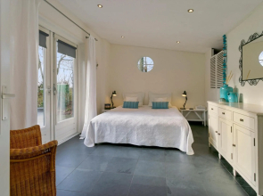 Beautiful holiday home in Kortgene with garden