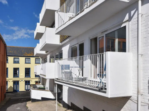 3 Bay View Court