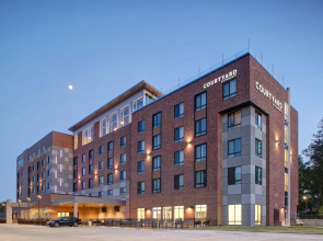 Courtyard by Marriott Iowa City University Heights