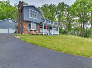 Lakefront Canandaigua Home w/ Dock & Kayak!