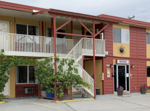 The Maple Leaf Motel Inn Towne