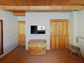 Luxurious 2-unit Hideaway At Zona Rosa Downtown 4 Bedroom Condo