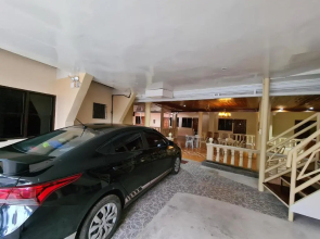 La-Familia Guest House