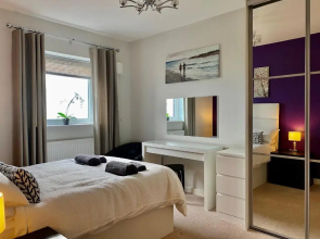 Stunning Sea Views, luxury apartment beaches & restaurants are a short walk away