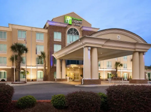 Holiday Inn Express & Suites Florence I-95 @ Hwy 327