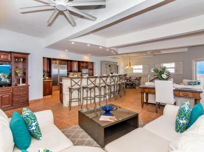 Cayman Castle & Guesthouse