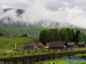 Hemu Open to the Mountain Homestay（Hemu Bridge Store）