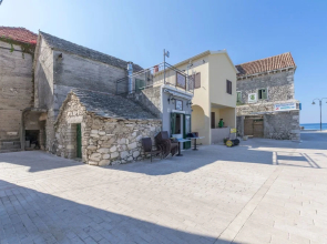 Apartments and Rooms Jakov
