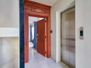 3BR jacuzzi in the main BR 10fl oceanview SD