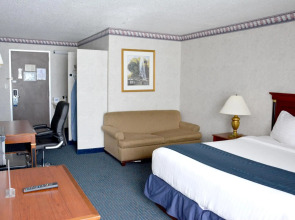 Travelodge by Wyndham Milwaukee