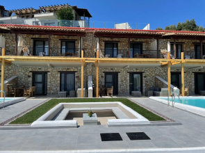 Koumaros ApartHotel