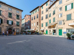 Casa Arias in Lucca With 2 Bedrooms and 1 Bathrooms