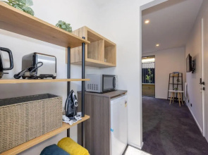 Sapphire Delight - 1 Bedroom Private Room