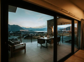 The Heights - Sleeps 8 - Lake Views - Outdoor Fire