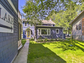 Crystal Lake Cottage: Kayaks & Fire Pit!