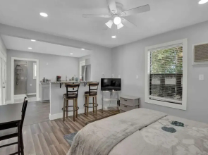 Grey Haus Casita-peaceful Hill Country Views!
