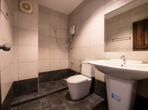 Jan's Guest House by OYO Rooms