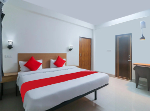 OYO 65238 Hotel Crystal Stay
