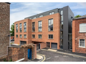 Luxury, Modern Apartment in York, Sleeps 4