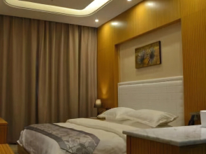 Shangsu Qingxiang Hotel (Yueyanglou Pedestrian Street)
