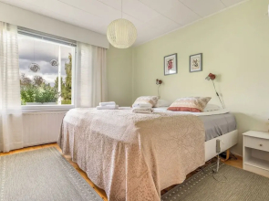 Spacious 3BR House - River View & Sauna