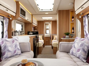Stayzo Caravan - With Great Access to Local Attractions - With Free Wi-fi in the Chiltern Hills
