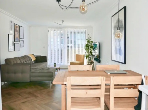 Central 2 Bedroom Modern Apartment