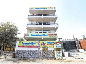 OYO LIFE NOD467 Sector 135