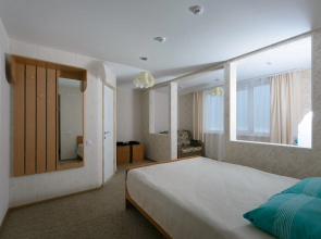 Pik Cherskogo Hotel